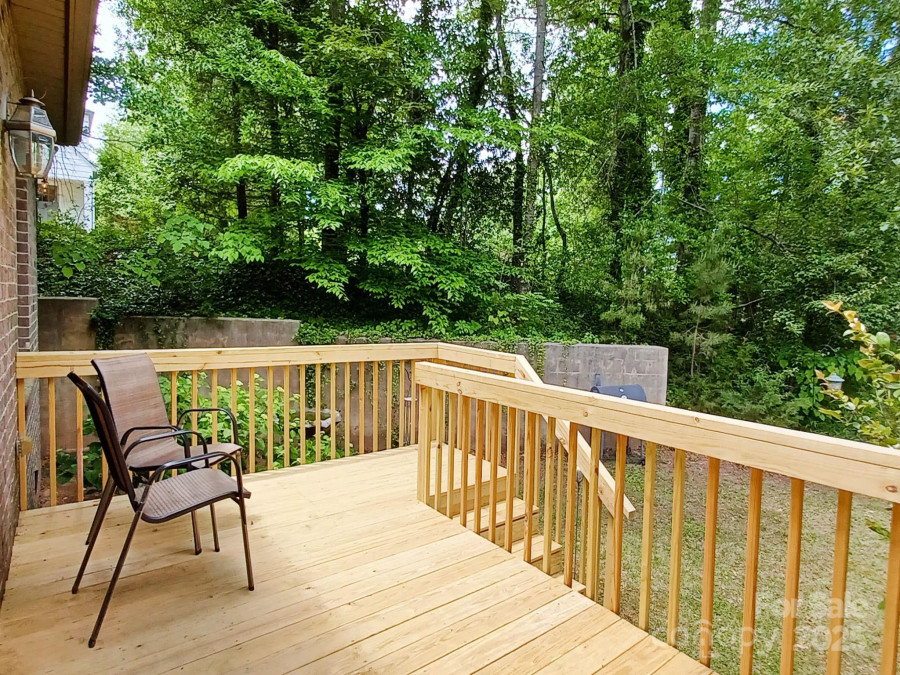 1061 14th Avenue Dr Hickory, NC 28601