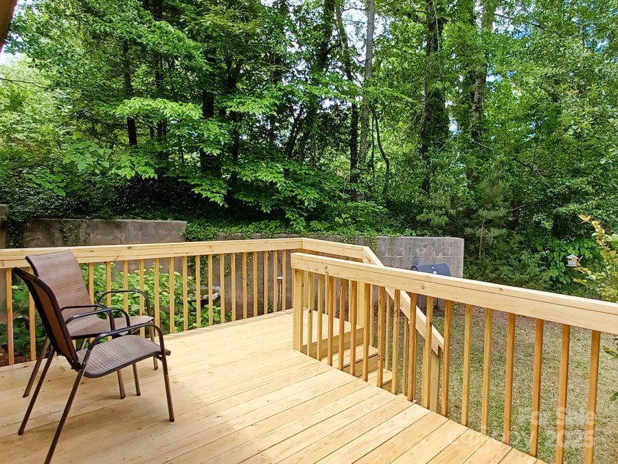 1061 14th Avenue Dr Hickory, NC 28601