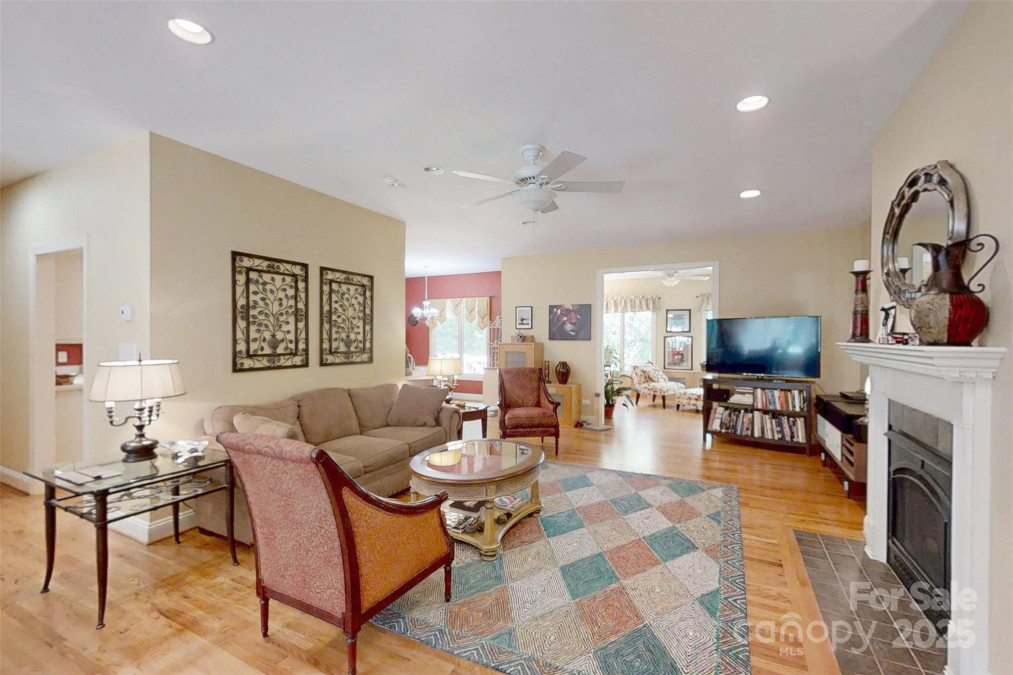 1061 14th Avenue Dr Hickory, NC 28601