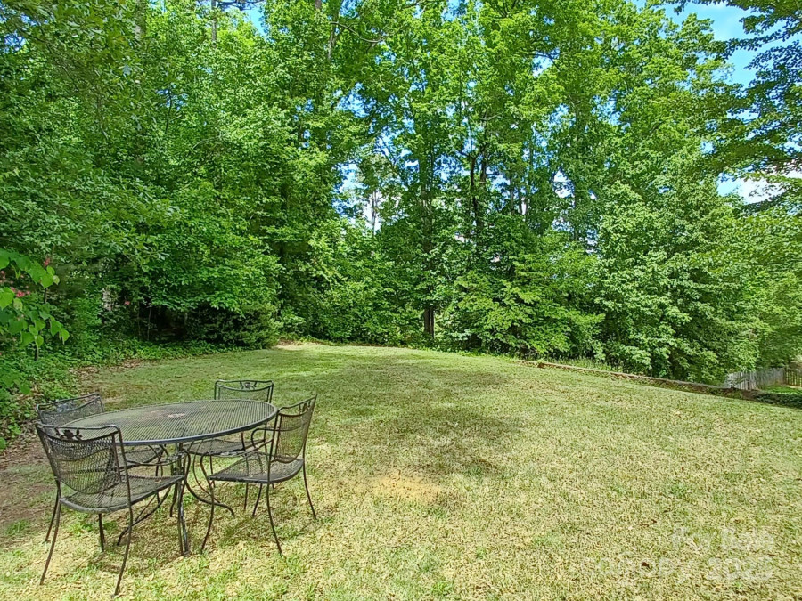 1061 14th Avenue Dr Hickory, NC 28601