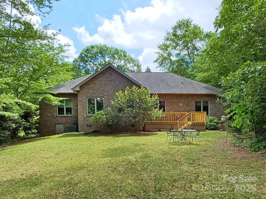 1061 14th Avenue Dr Hickory, NC 28601