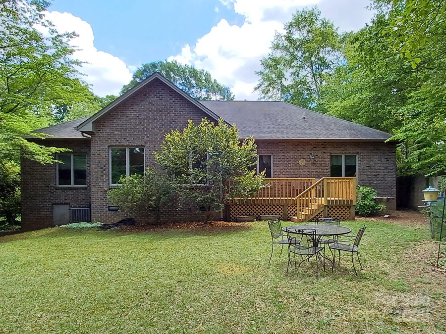 1061 14th Avenue Dr Hickory, NC 28601