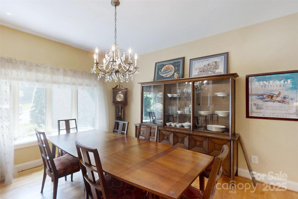 1061 14th Avenue Dr Hickory, NC 28601