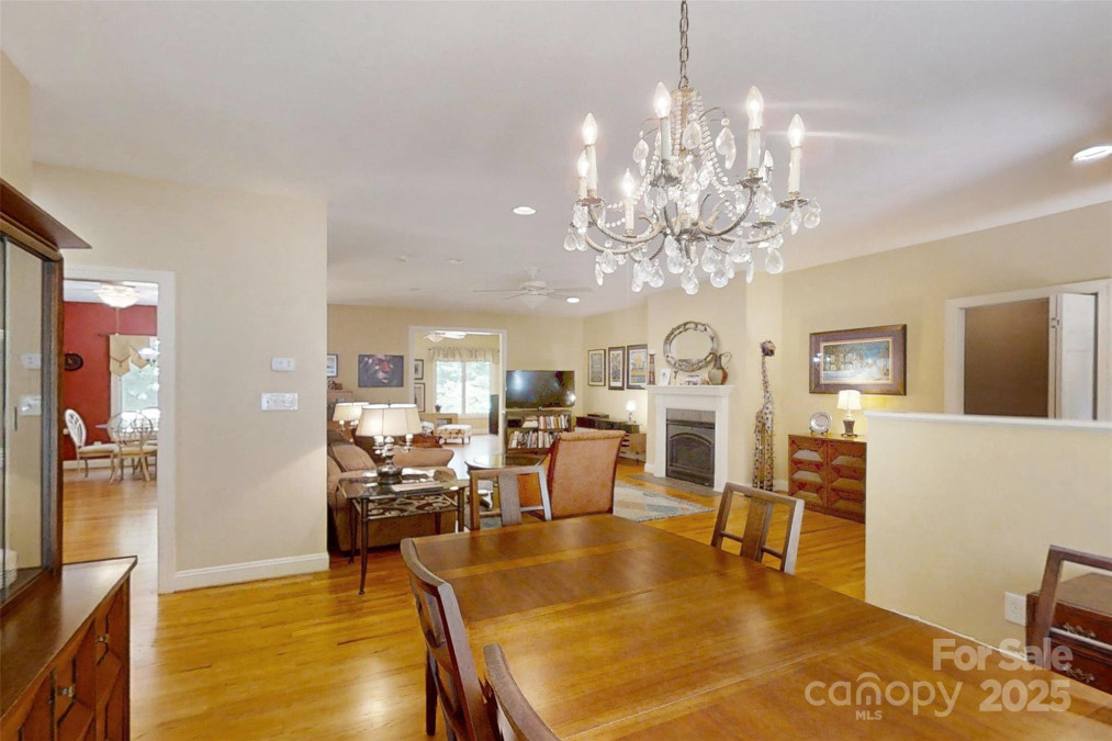 1061 14th Avenue Dr Hickory, NC 28601