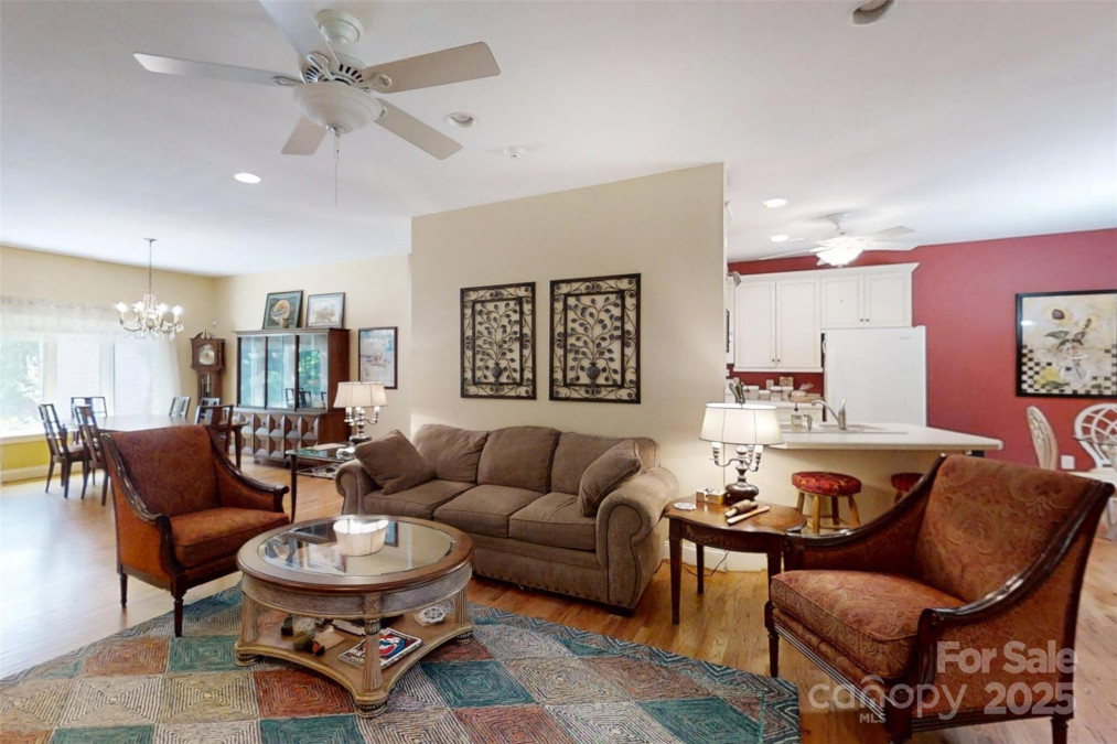 1061 14th Avenue Dr Hickory, NC 28601