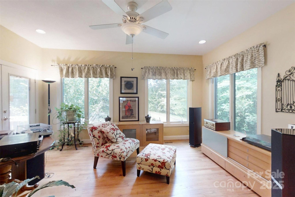 1061 14th Avenue Dr Hickory, NC 28601
