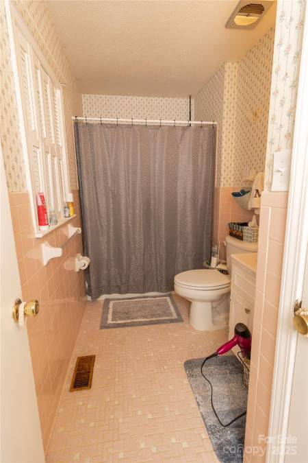 1352 Cherokee St Blacksburg, SC 29702