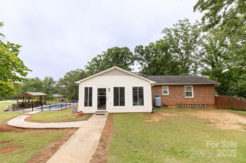 1352 Cherokee St Blacksburg, SC 29702