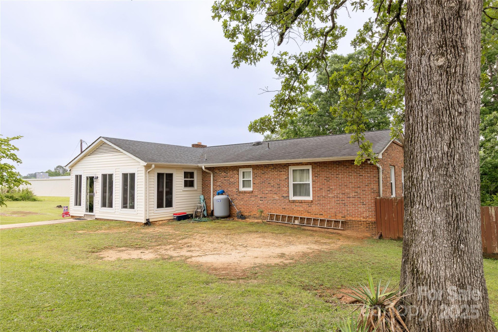 1352 Cherokee St Blacksburg, SC 29702