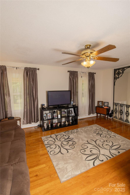 1352 Cherokee St Blacksburg, SC 29702