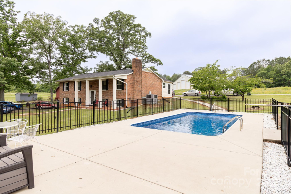 1352 Cherokee St Blacksburg, SC 29702