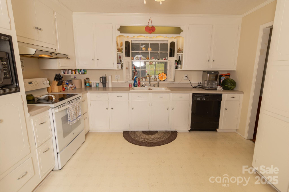 1352 Cherokee St Blacksburg, SC 29702