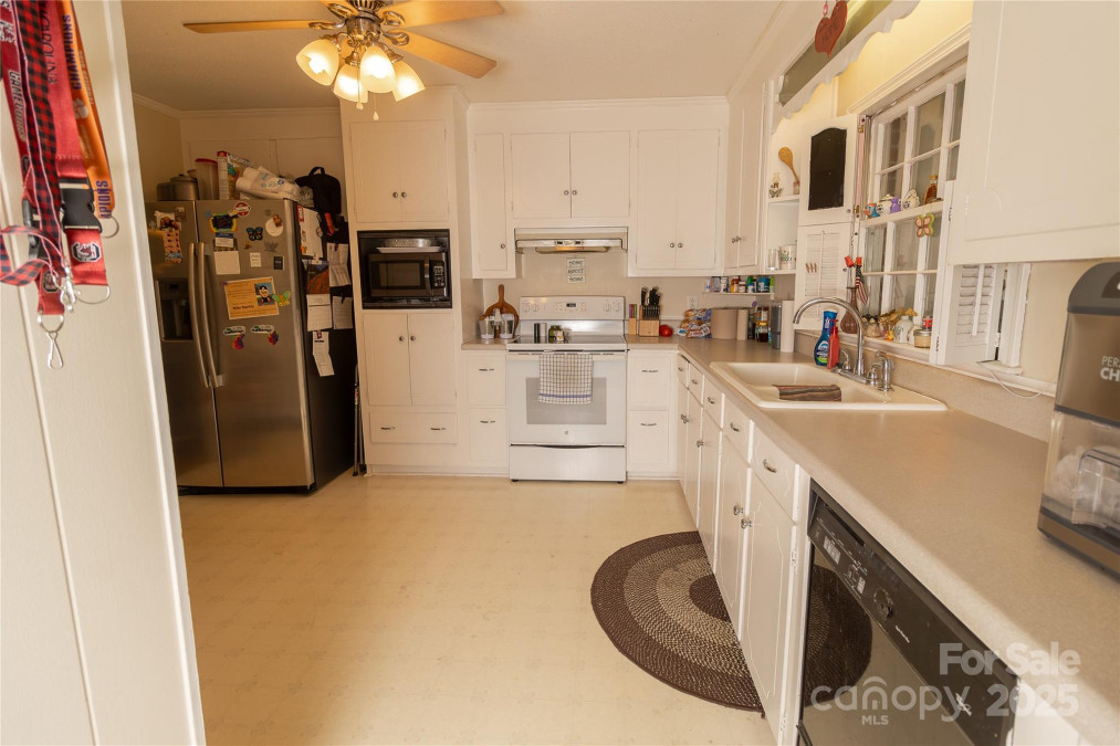 1352 Cherokee St Blacksburg, SC 29702