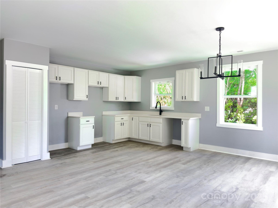 300 Center St Thomasville, NC 27360