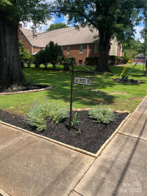 80 Pine St Badin, NC 28097