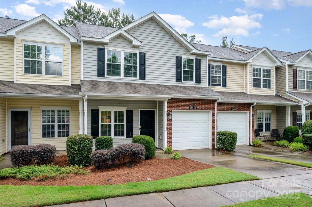 15554 Stronvar House Ln Charlotte, NC 28277