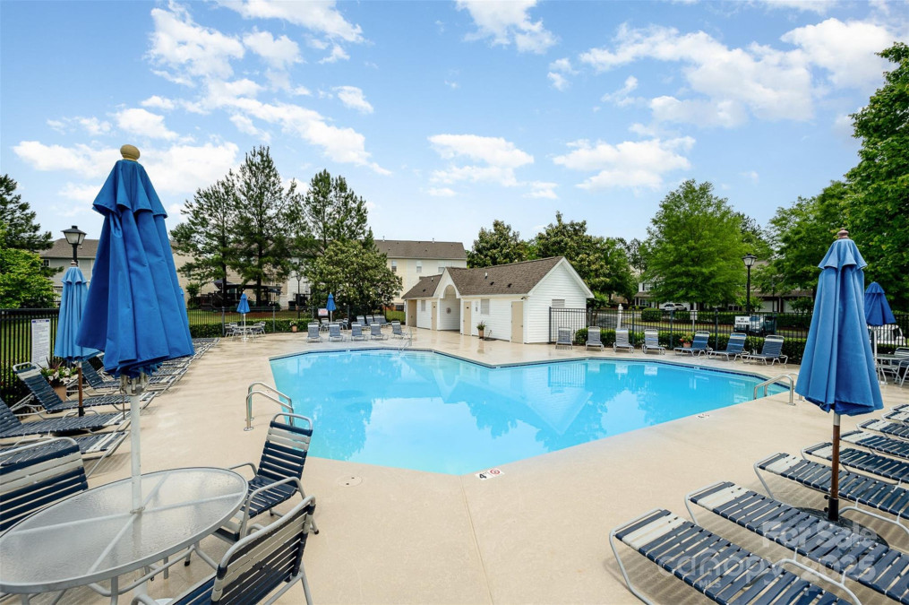 15554 Stronvar House Ln Charlotte, NC 28277