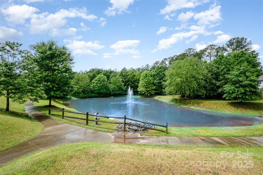 15554 Stronvar House Ln Charlotte, NC 28277