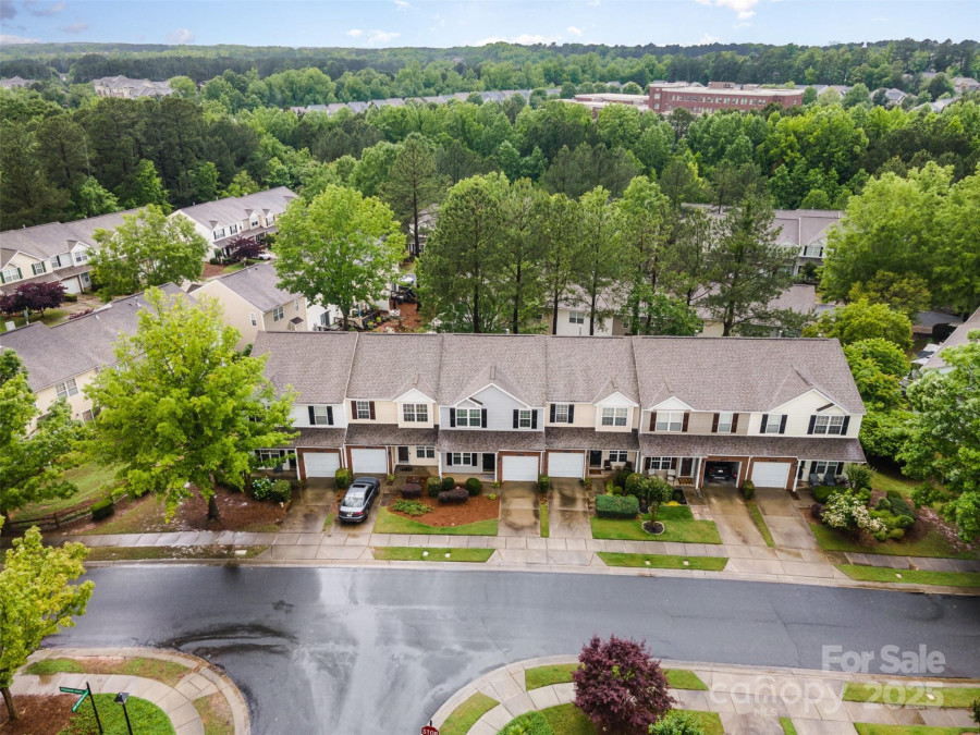 15554 Stronvar House Ln Charlotte, NC 28277