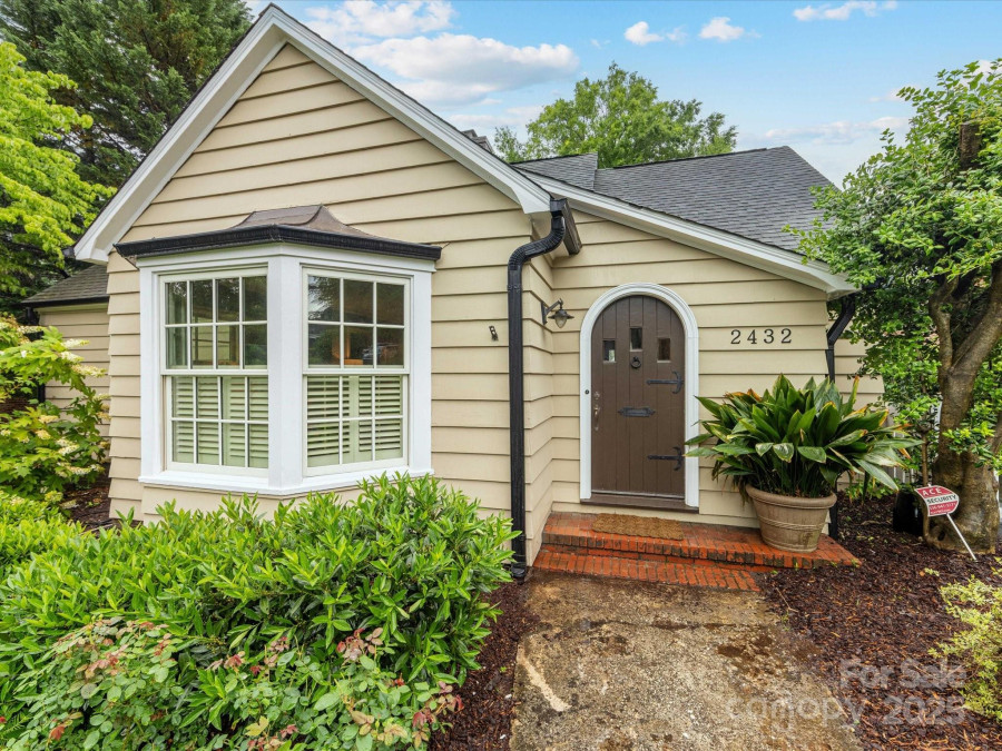 2432 Hassell Pl Charlotte, NC 28209