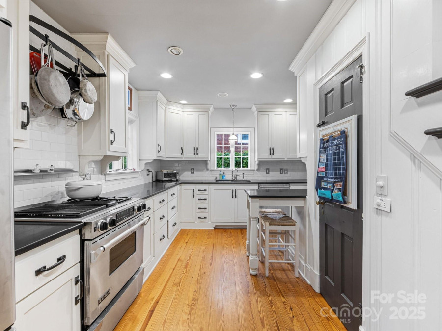 2432 Hassell Pl Charlotte, NC 28209