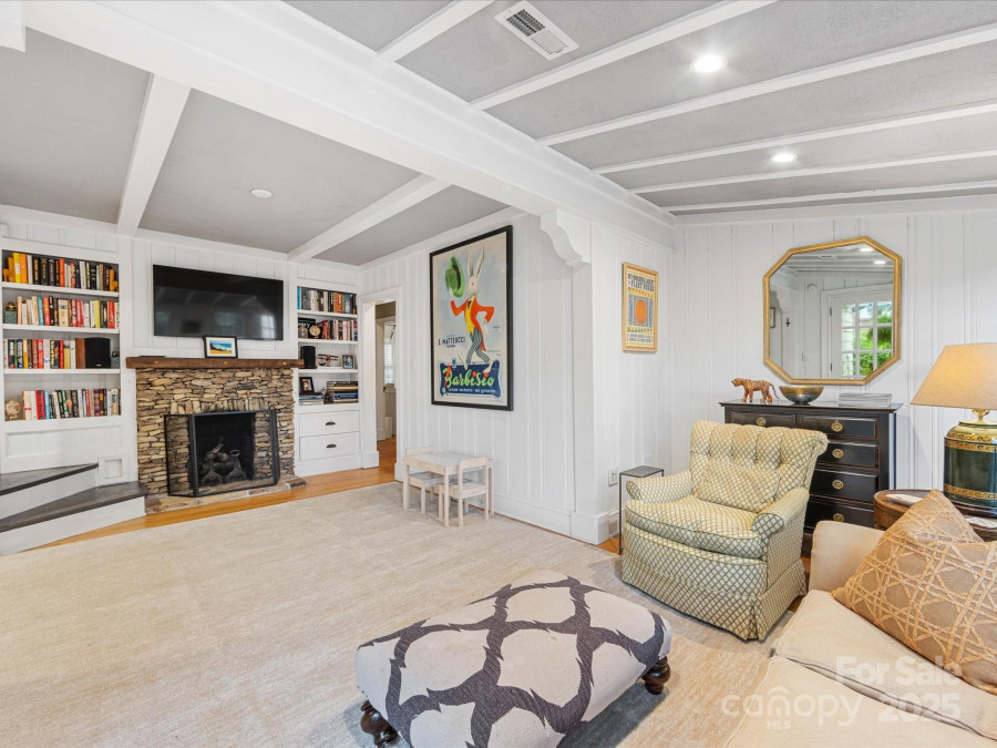 2432 Hassell Pl Charlotte, NC 28209