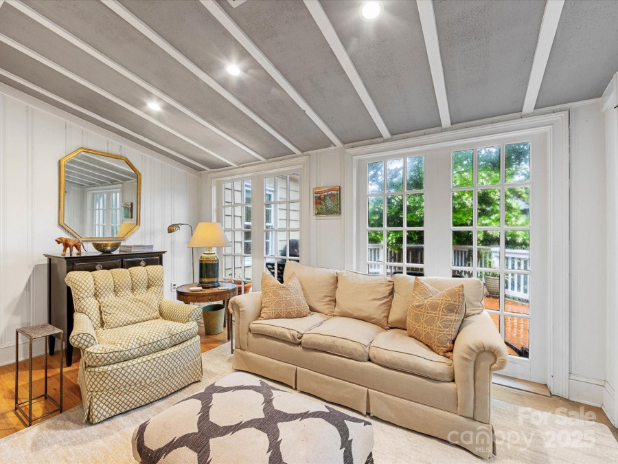 2432 Hassell Pl Charlotte, NC 28209