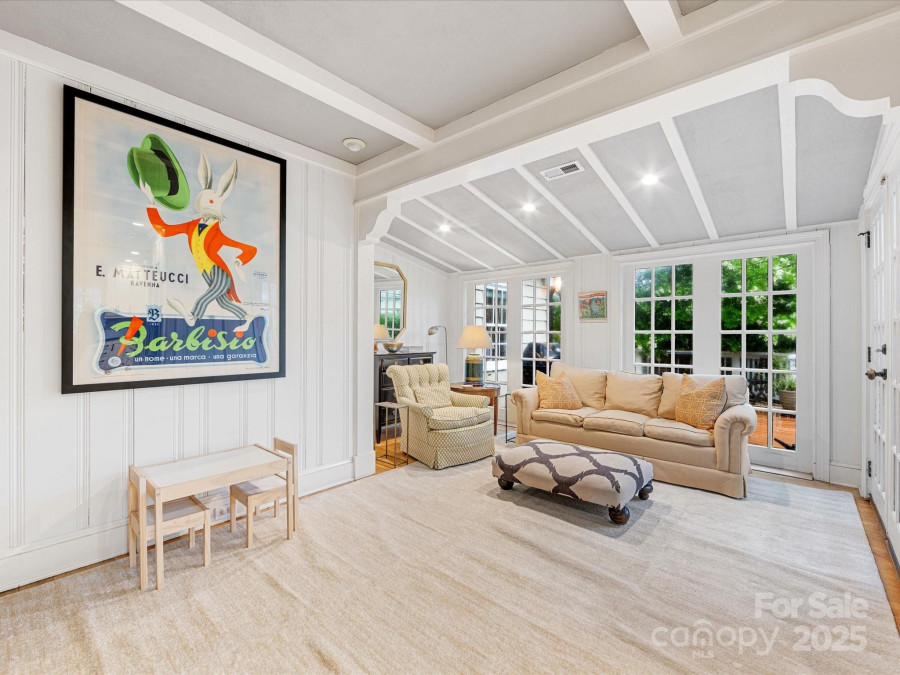 2432 Hassell Pl Charlotte, NC 28209