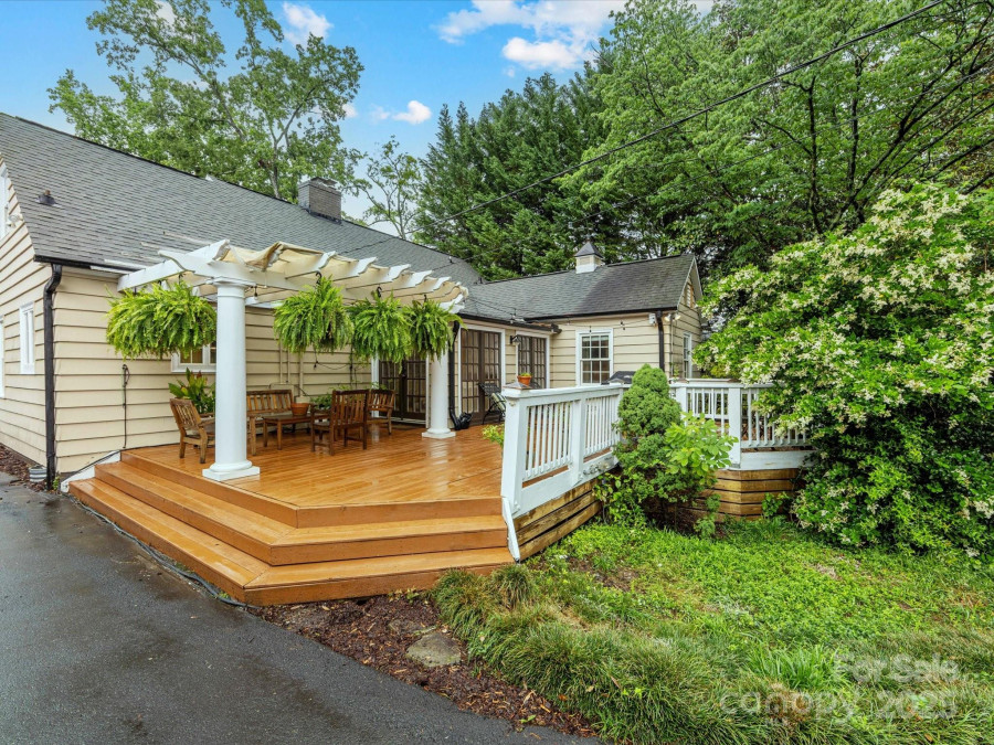 2432 Hassell Pl Charlotte, NC 28209