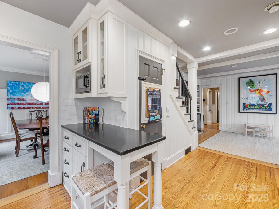 2432 Hassell Pl Charlotte, NC 28209