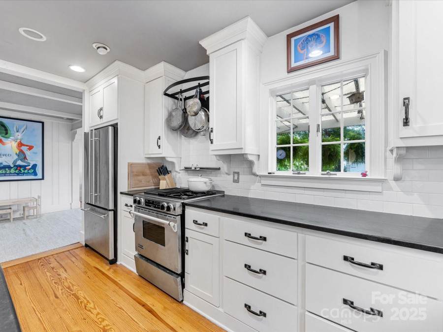 2432 Hassell Pl Charlotte, NC 28209