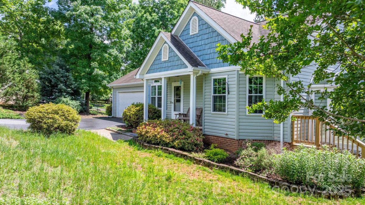 109 Gatwick Ct Statesville, NC 28677