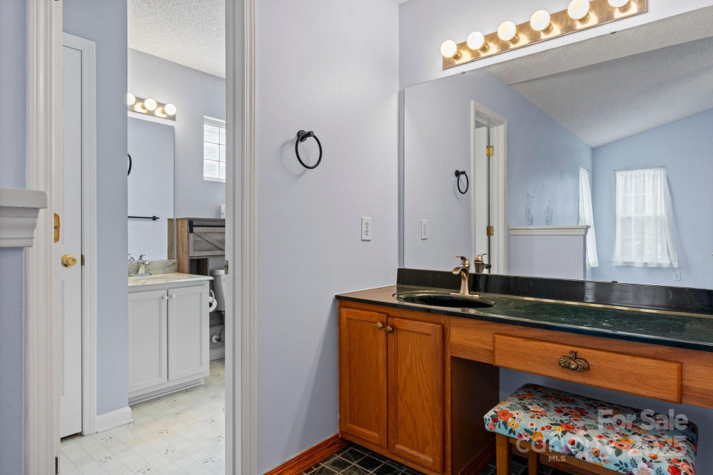 109 Gatwick Ct Statesville, NC 28677