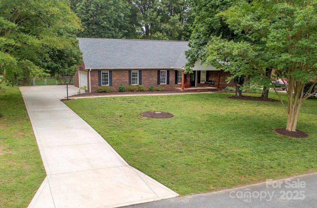 1610 Ford St Charlotte, NC 28216