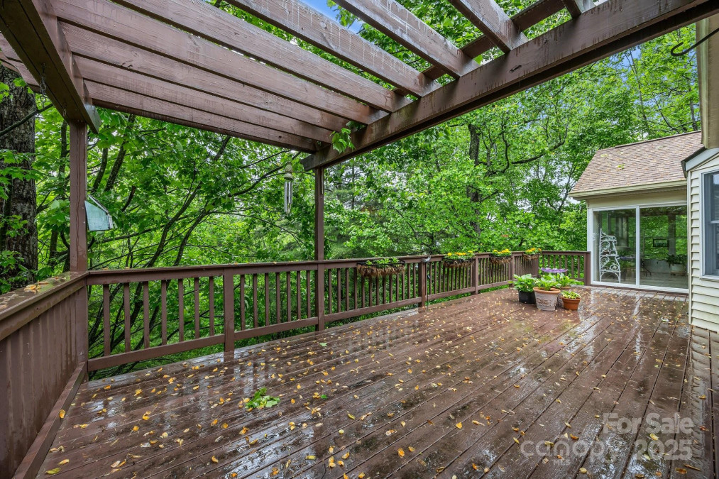 5 Governors Dr Hendersonville, NC 28791