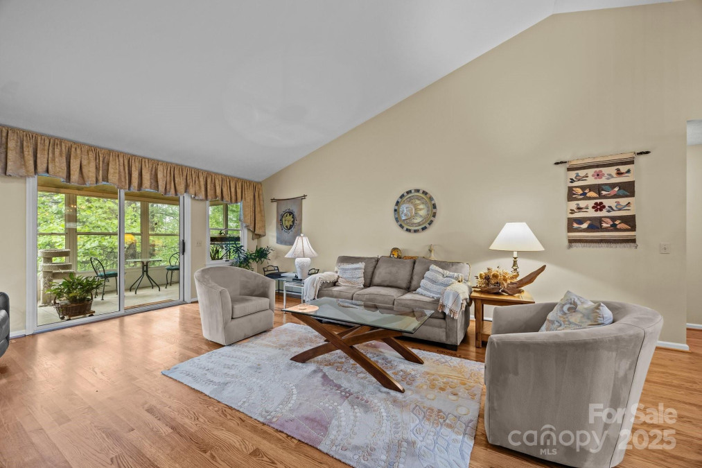 5 Governors Dr Hendersonville, NC 28791