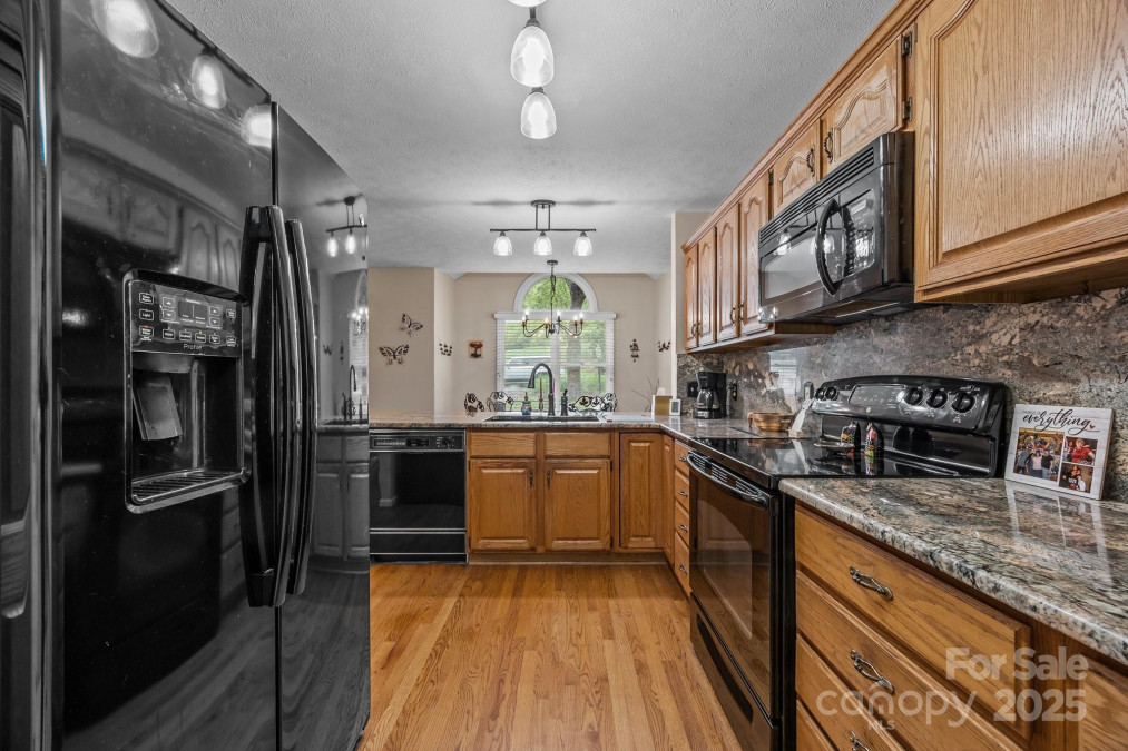 5 Governors Dr Hendersonville, NC 28791