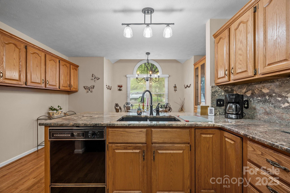 5 Governors Dr Hendersonville, NC 28791