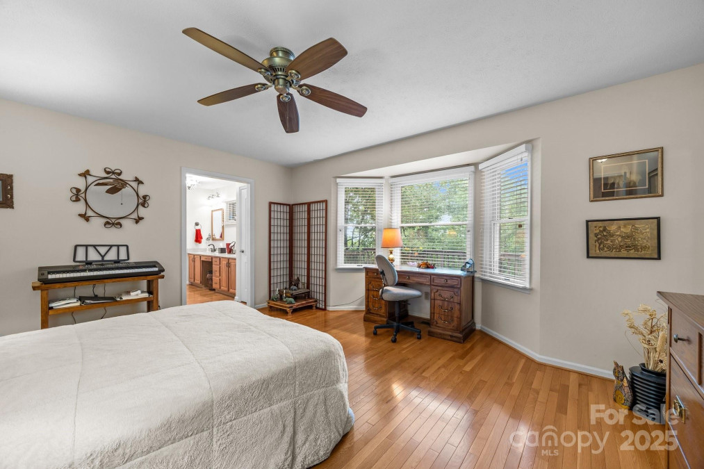 5 Governors Dr Hendersonville, NC 28791