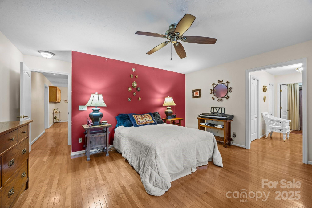 5 Governors Dr Hendersonville, NC 28791