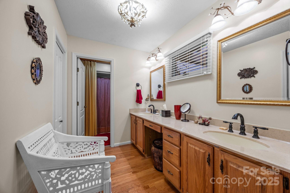 5 Governors Dr Hendersonville, NC 28791