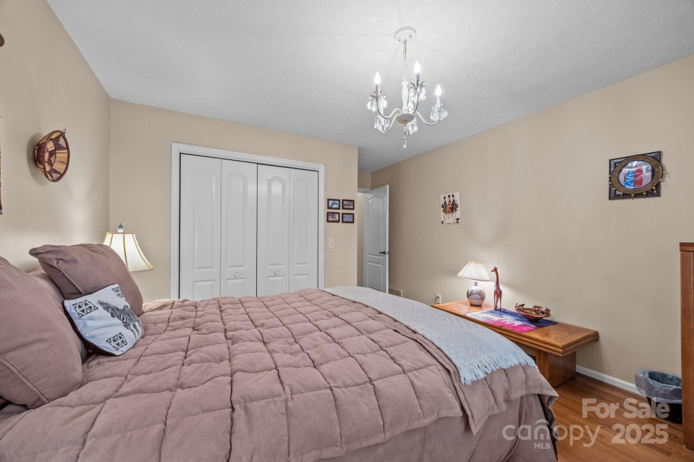 5 Governors Dr Hendersonville, NC 28791