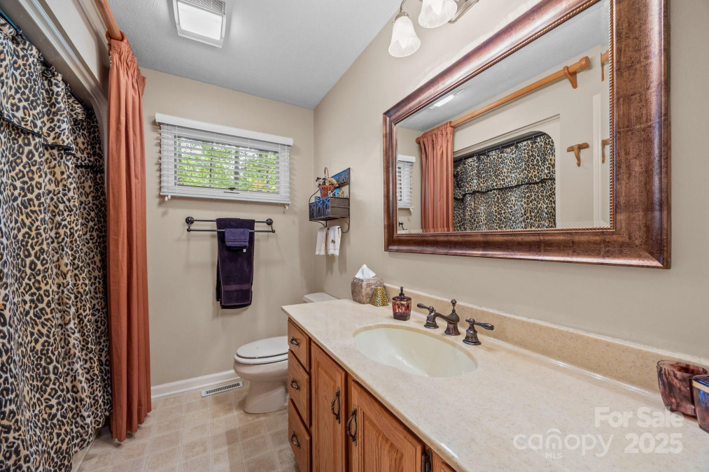5 Governors Dr Hendersonville, NC 28791
