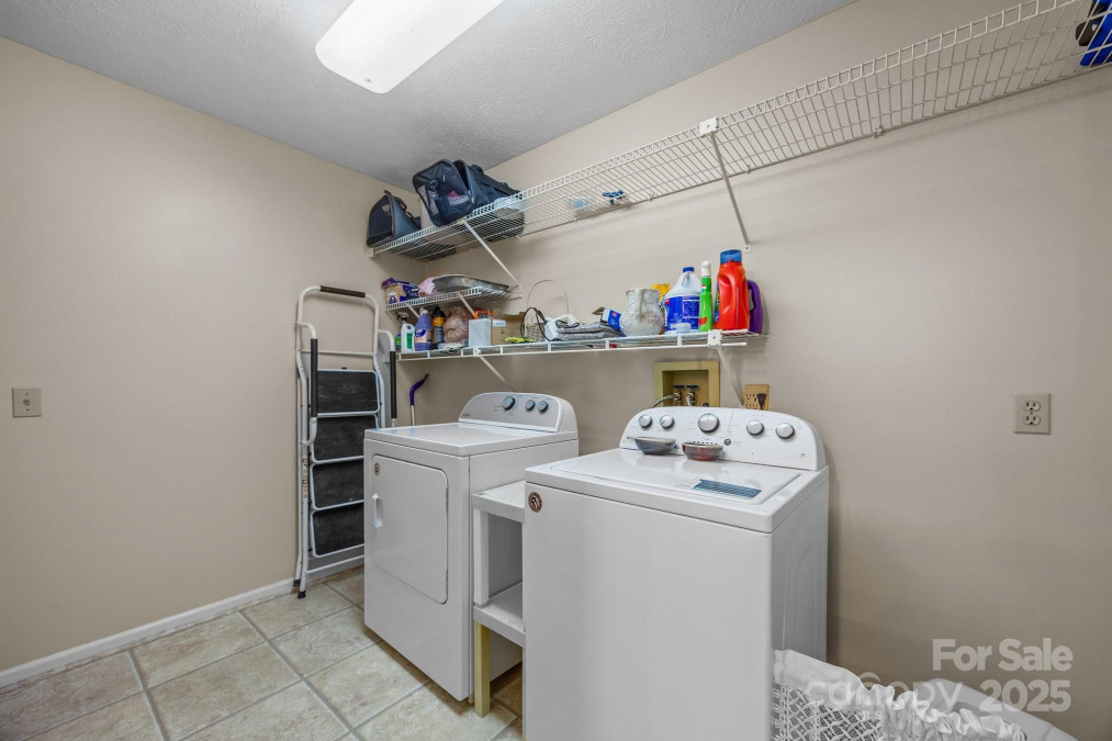 5 Governors Dr Hendersonville, NC 28791