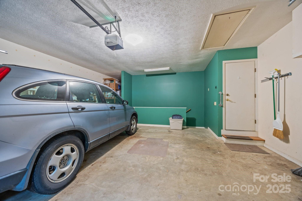 5 Governors Dr Hendersonville, NC 28791