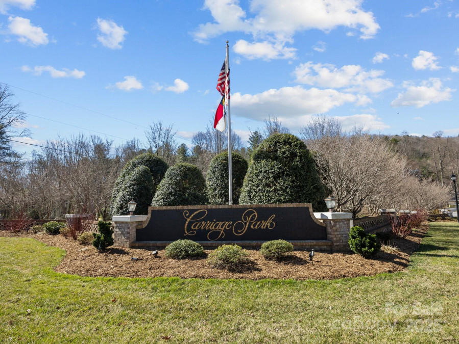 5 Governors Dr Hendersonville, NC 28791