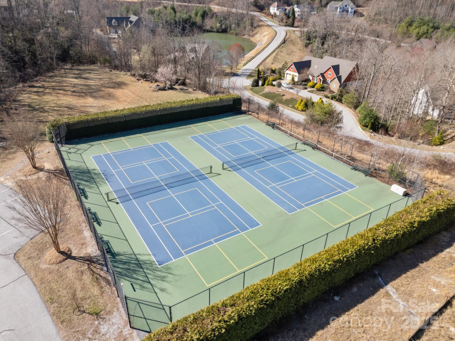 5 Governors Dr Hendersonville, NC 28791
