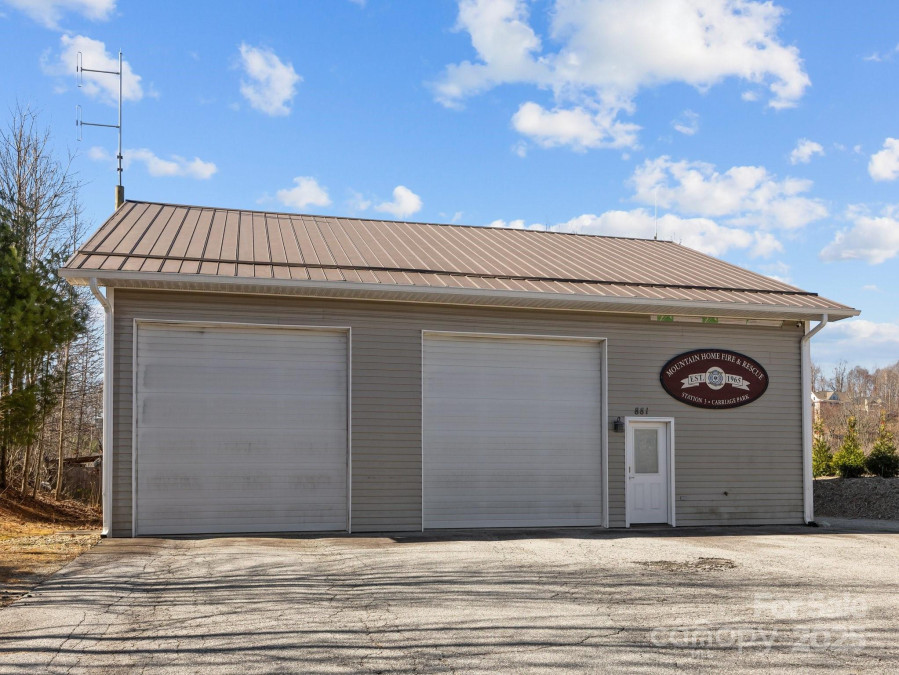 5 Governors Dr Hendersonville, NC 28791