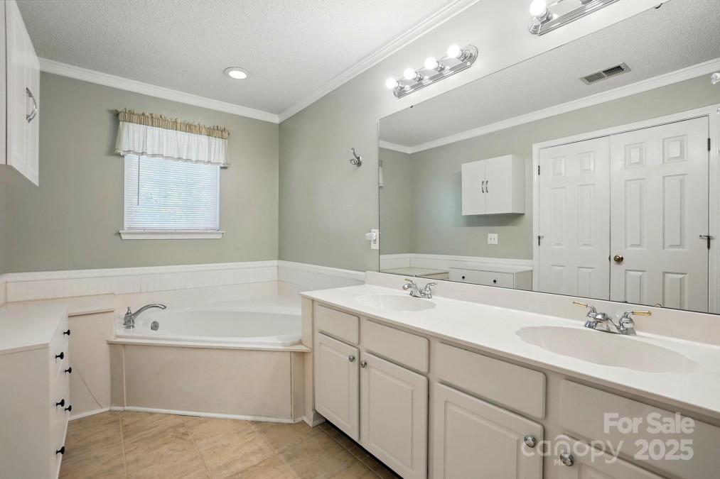 8744 Barrister Way Charlotte, NC 28216