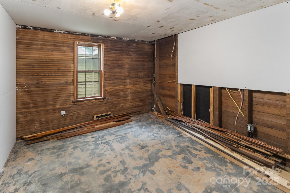 2235 Nc 126 Hw Morganton, NC 28655